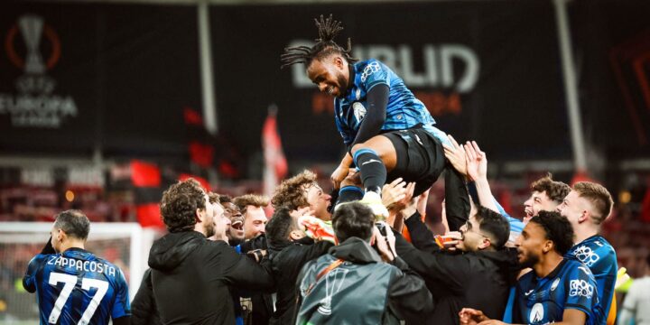 Atalanta players celebrating Ademola Lookman in the final of the Europa League